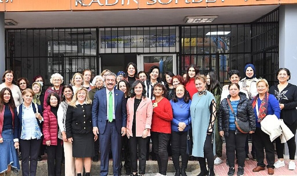 Kadınlardan Soner Çetin'e hizmet teşekkürü