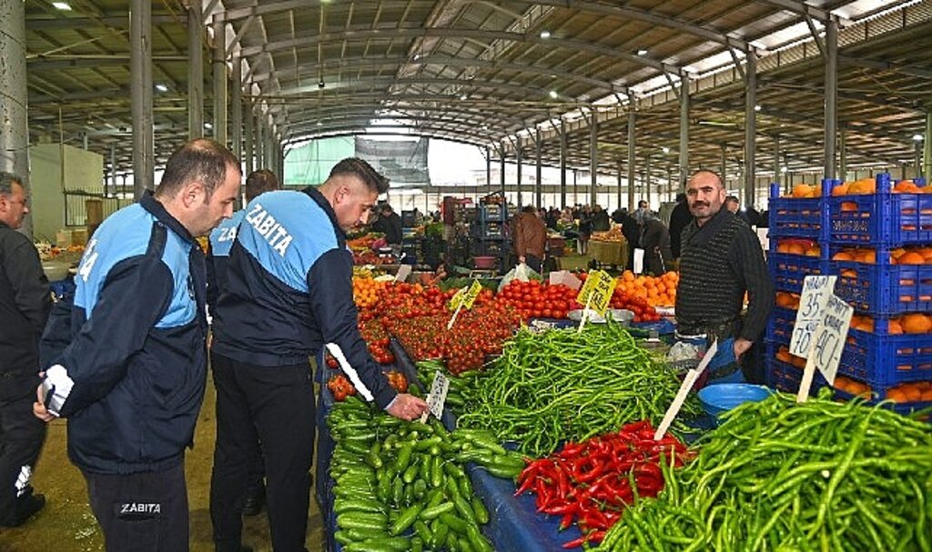Karabağlar'da yılbaşı denetimleri sürüyor