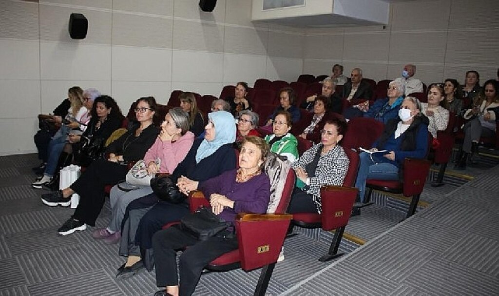 Karşıyaka'da sağlık söyleşileri devam ediyor, yurttaşlar bilinçleniyor