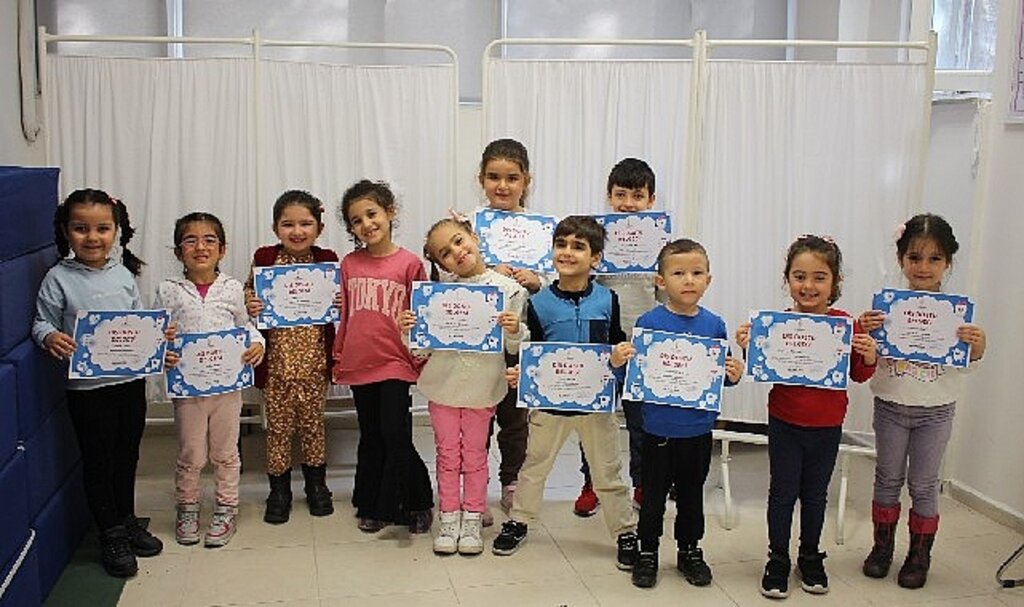 Karşıyakalı çocukların gülüşleri Belediye'ye emanet