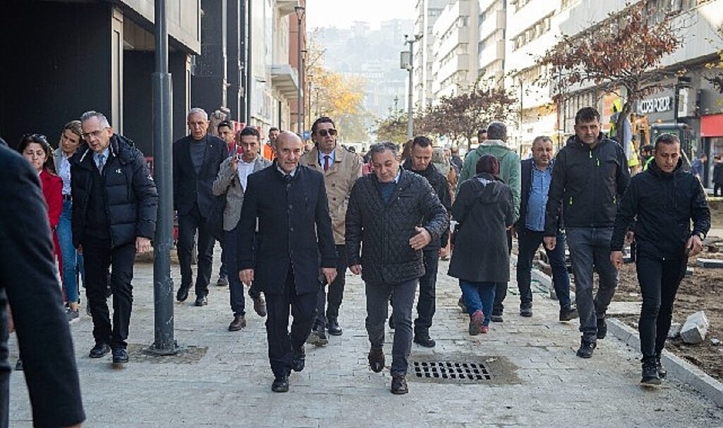 Kemeraltı'nın ana caddeleri göz kamaştıracak
