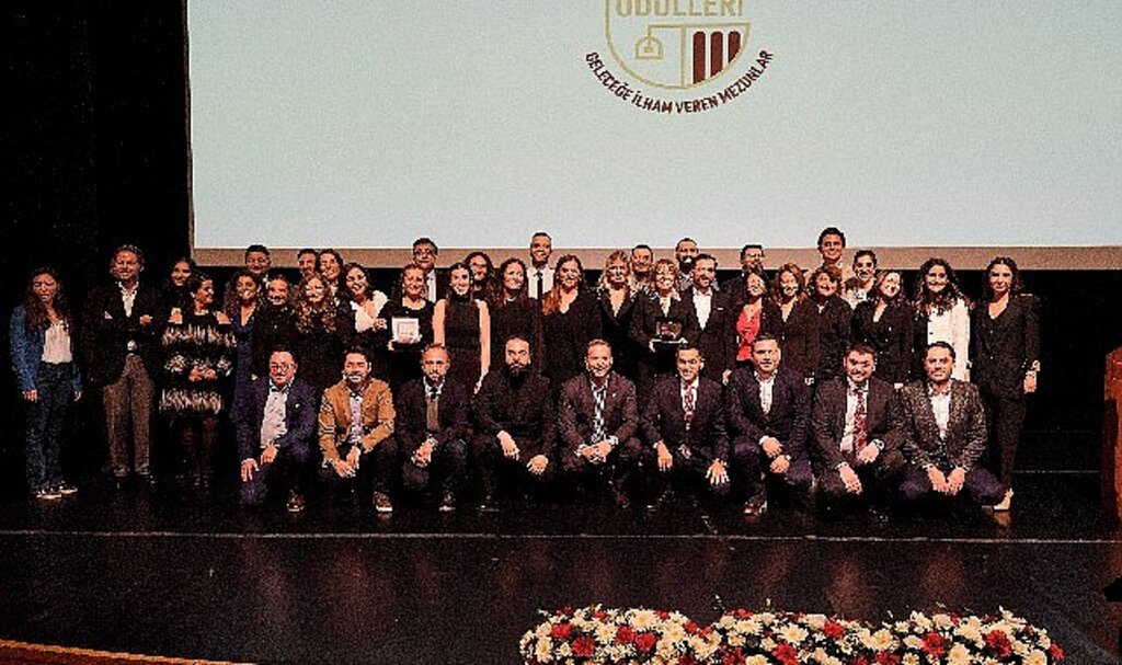 Koç üniversitesi'nin 30.yılında 30 mezun üstün başarıları için ödüllendirildi