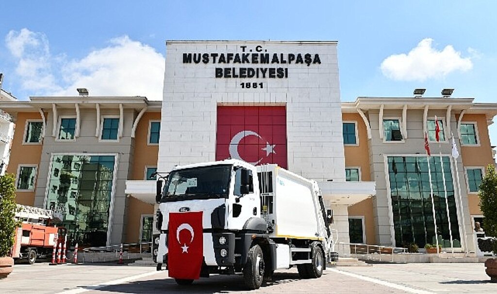 Mustafakemalpaşa'da fark yaratan hibeler