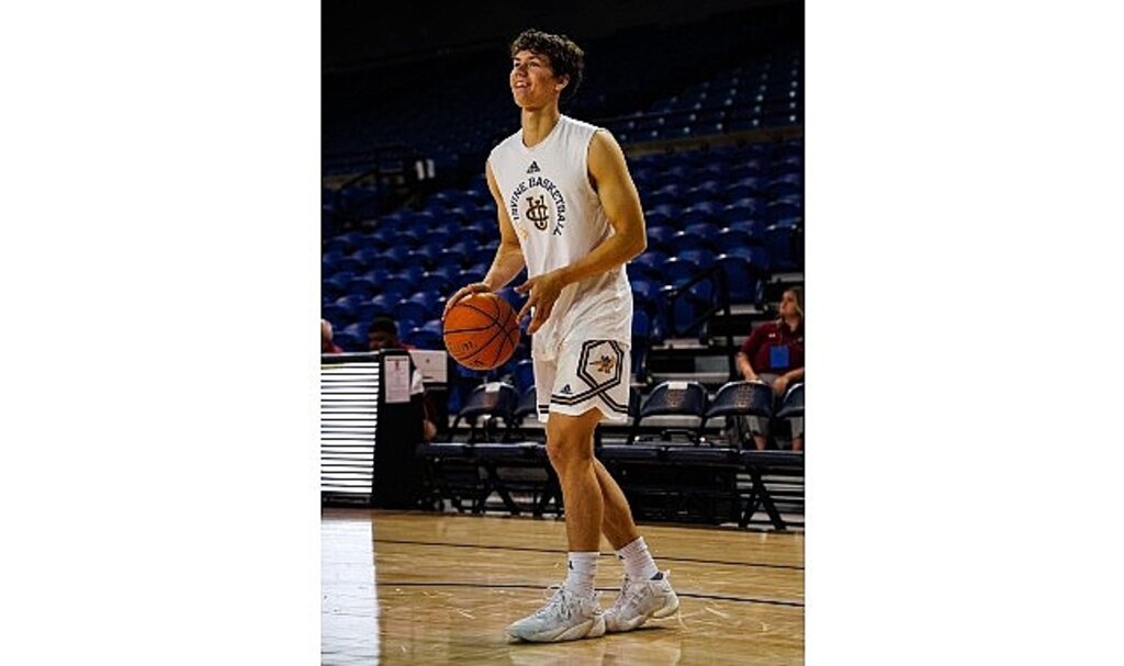 UC Irvine Takımının Oyuncusu Derin Saran, NCAA'de Yıldızlaşıyor!
