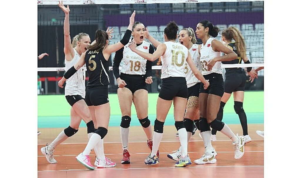 VakıfBank, Kulüpler Dünya Şampiyonası'nda grup lideri olarak yarı finalde