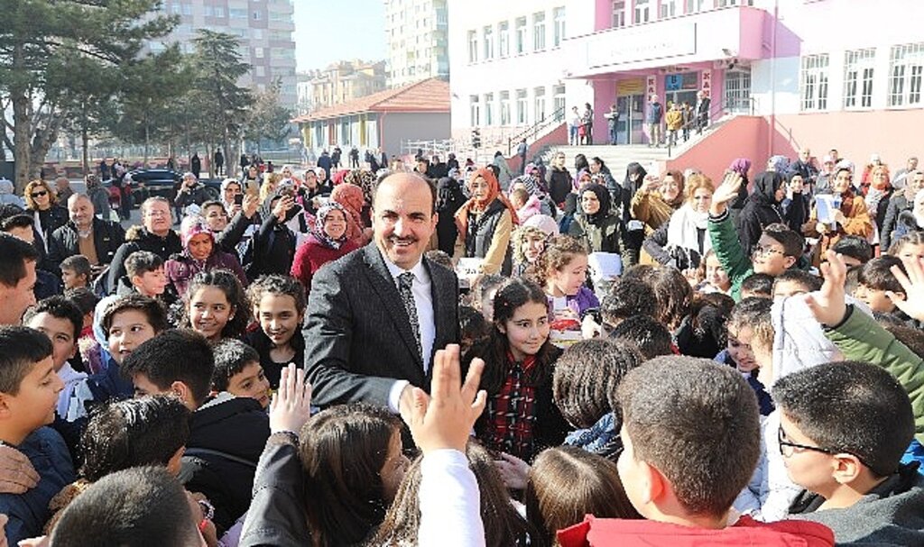 Başkan Altay'dan 31 İlçedeki 220 Bin Çocuğa Şivlilik Sürprizi
