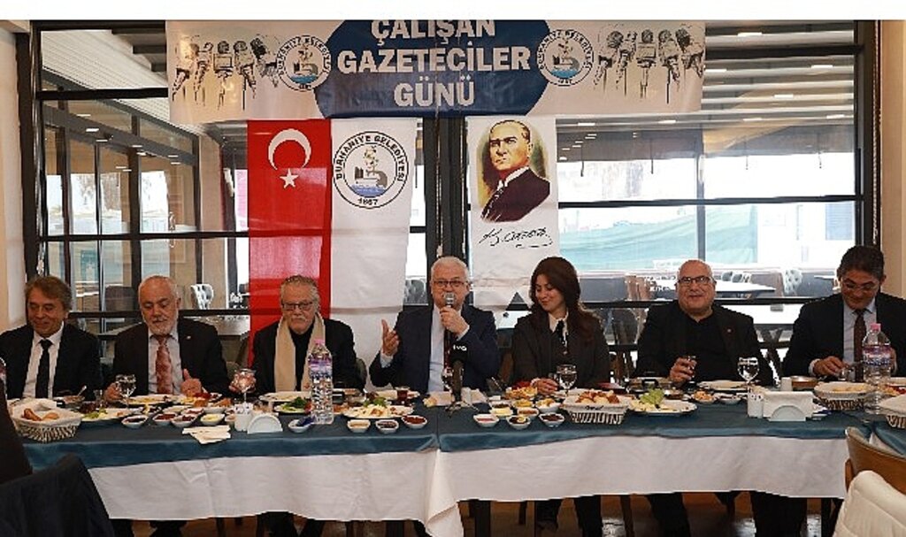 Başkan Deveciler gazeteciler ile 10 ocak'ı kutladı