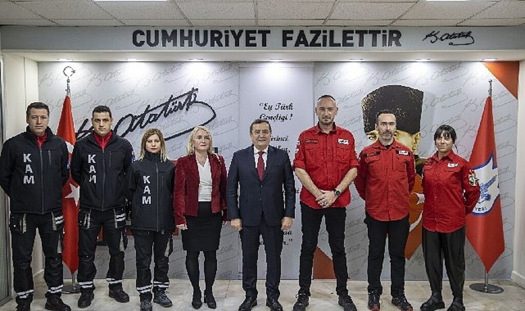 Batur'dan AKUT'a teşekkür plaketi