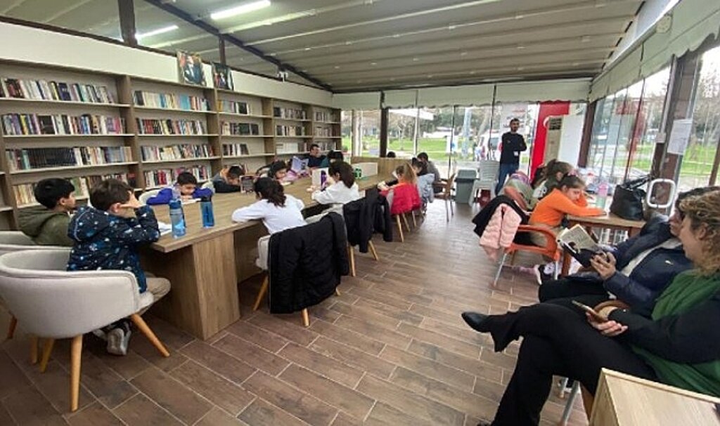 Bayraklı 'kitap kafeleri' çok sevdi