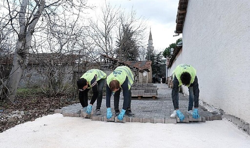 Bilalköy'ün Sokakları Parke Taşla Kaplanıyor