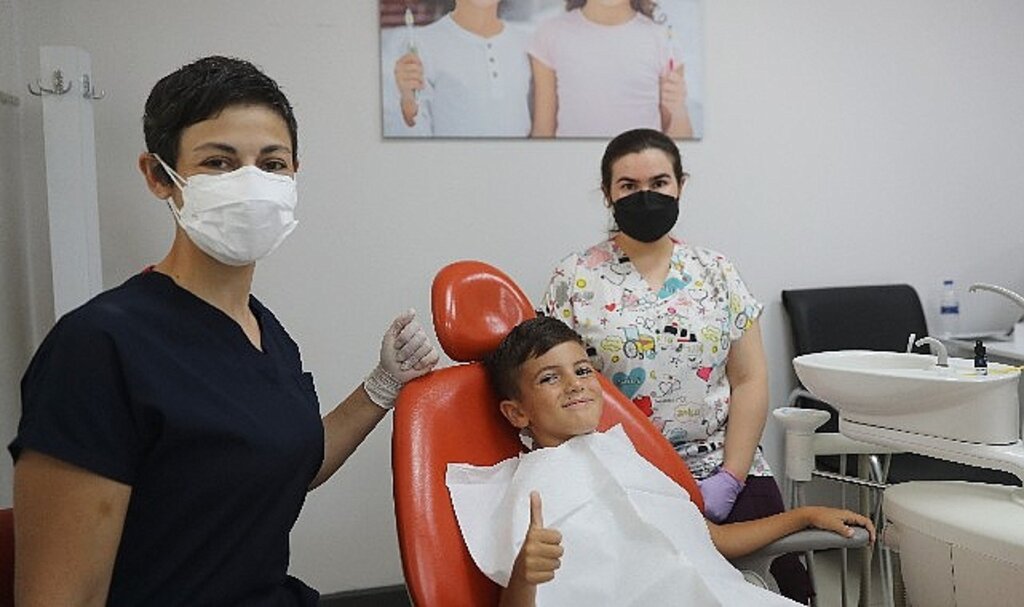 Büyükşehir'in diş tedavisi yüzleri güldürüyor