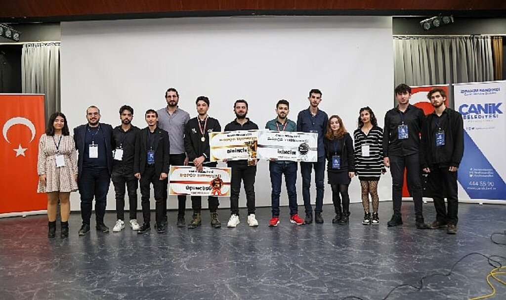 Canik'te Espor Turnuvası Nefesleri Kesti