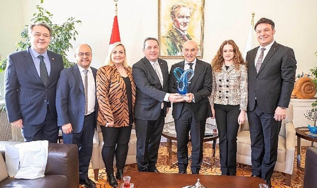 İzmirli turizmcilerden Başkan Soyer'e teşekkür ziyareti