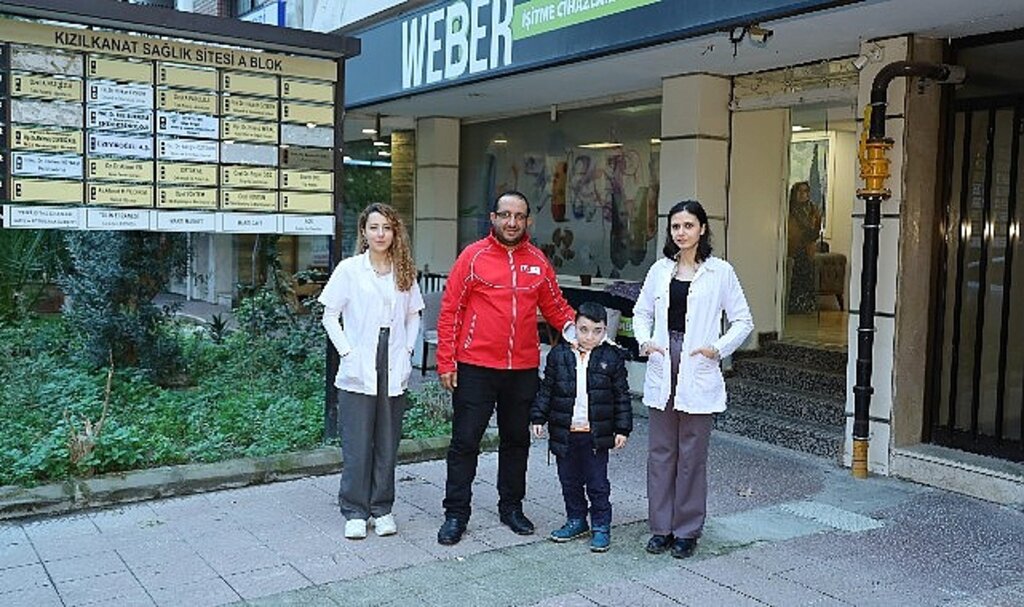 Küçük Berat'a Türk Kızılay'dan İşitme Cihazı