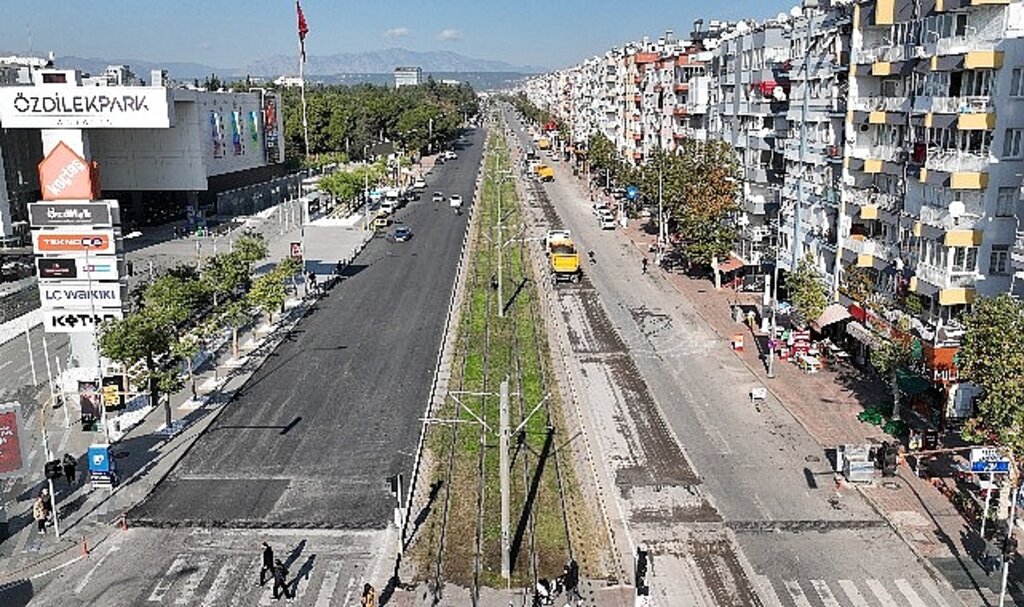 Namık Kemal Bulvarı'nda sıcak asfalt çalışmaları sürüyor