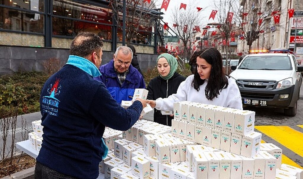 Nevşehir Belediyesi'nden vatandaşlara kandil simidi ikramı