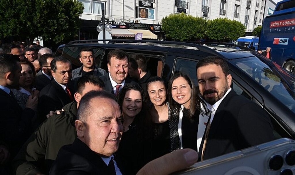Başkan Böcek Gazipaşa Seçim Koordinasyon Merkezi'ni açtı