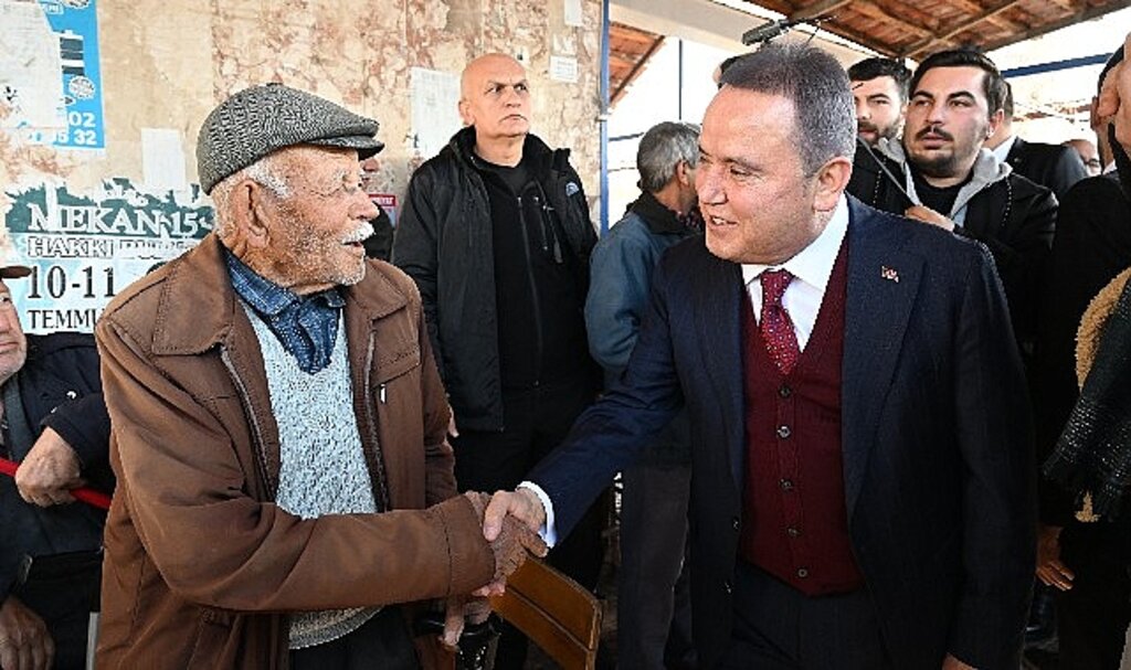 Başkan Böcek Korkuteli'nde vatandaşlarla buluştu