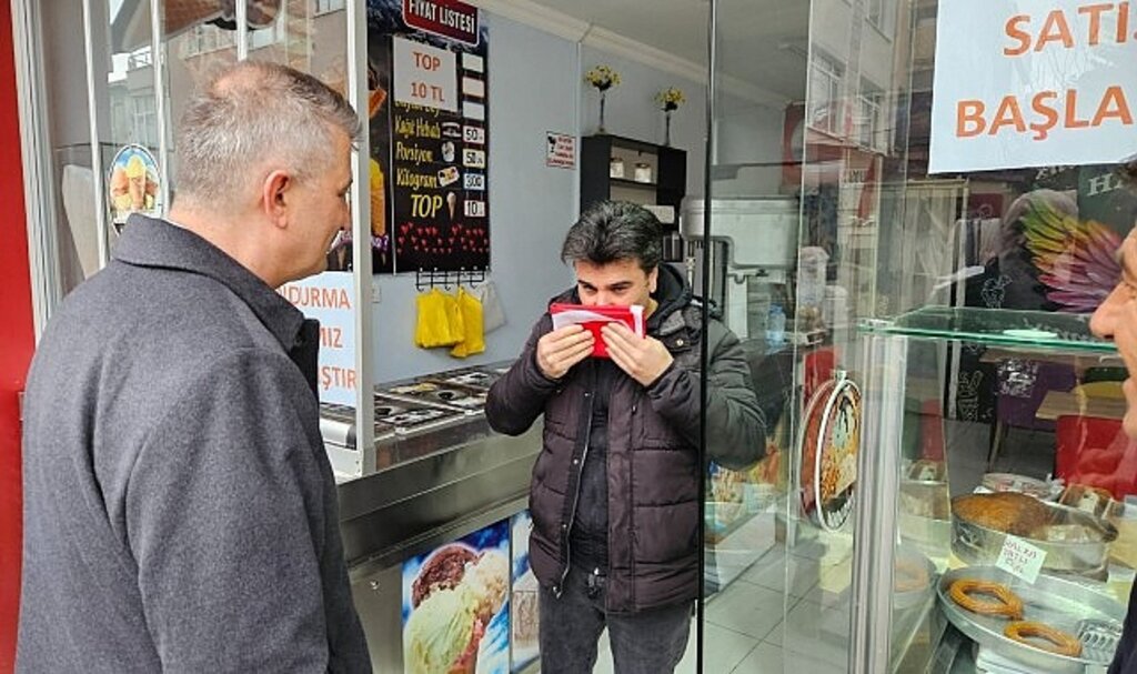 Başkan Sezer'den esnafa en güzel hediye