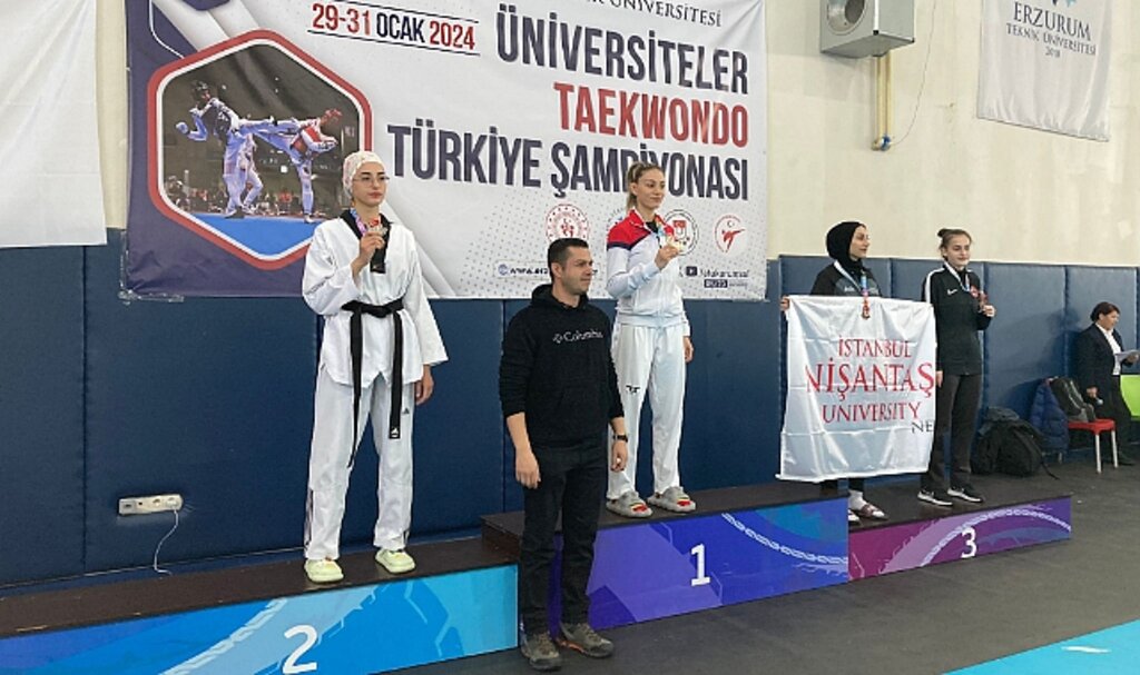 DEÜ'lü Tekvandocu Türkiye şampiyonasından Gümüş madalya ile döndü