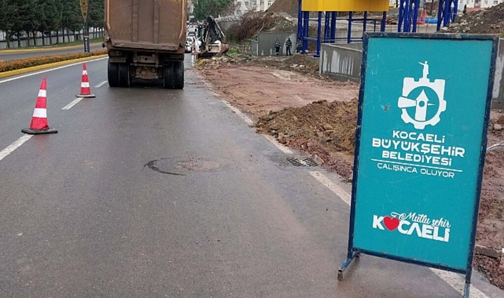 Gölcük Devlet Hastanesi'ne yeni kavşak