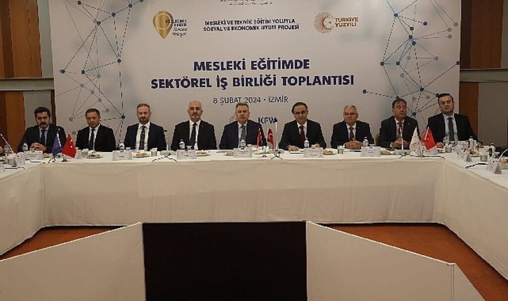 İzmir'de 'Mesleki Eğitimde Sektörel İş Birliği Toplantısı' Düzenlendi