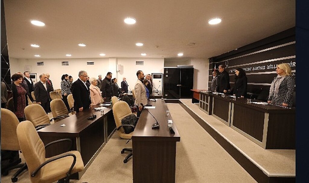 Narlıdere Meclisi'nde 6 Şubat Depremi'nde hayatını kaybedenler için saygı duruşu