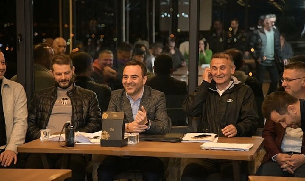 Özlü: