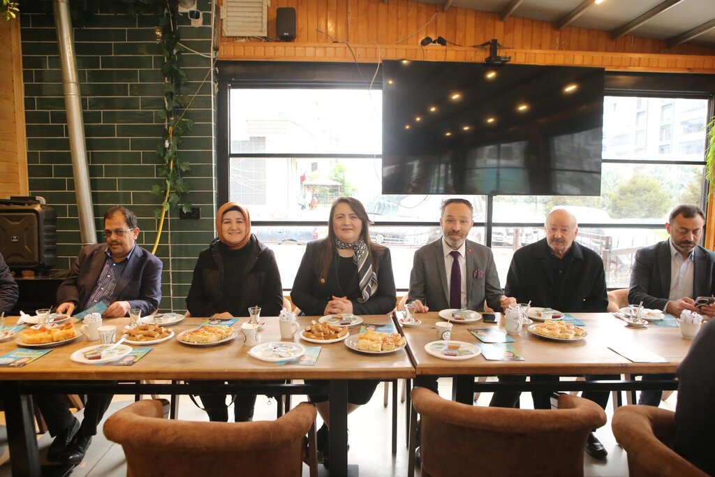 ÖZLEM MARAŞ DUR DURAK BİLMİYOR
