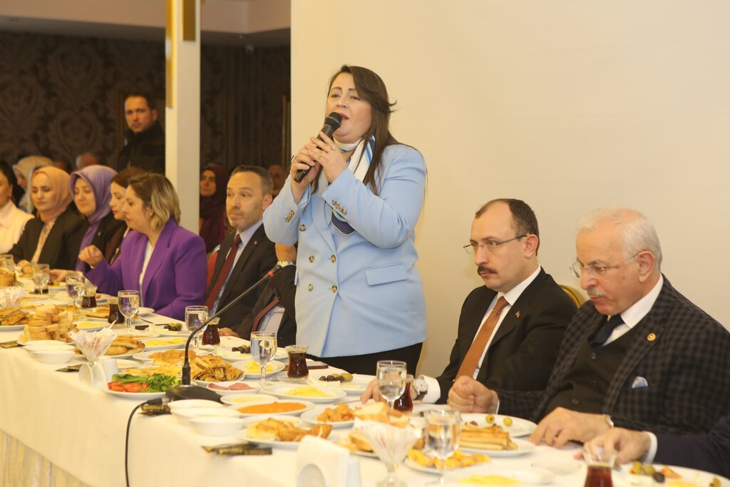 ÖZLEM MARAŞ ŞER ODAKLARINA YÜKLENDİ: