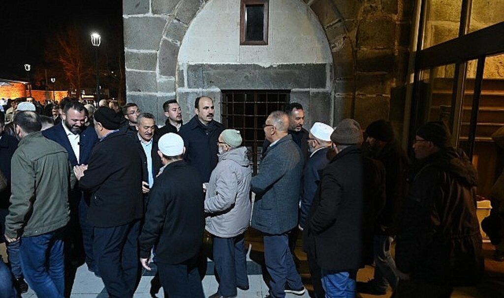 Başkan Altay Ramazan'ın İlk Teravih Namazında Seydişehirlilerle Buluştu