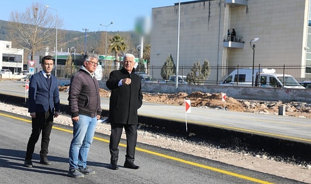 Başkan Gürün Menteşe'de Devam Eden Yol Çalışmasını İnceledi