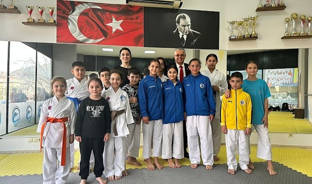 Başkan Topaloğlu'ndan karatecilere ziyaret