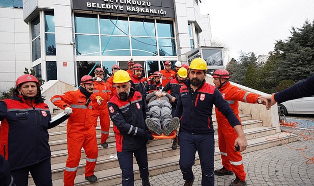 Beylikdüzü Belediyesi'nden Deprem Tatbikatı