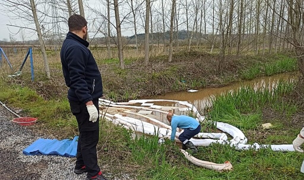 Boru hattındaki sızıntıya Büyükşehir'den hızlı müdahale