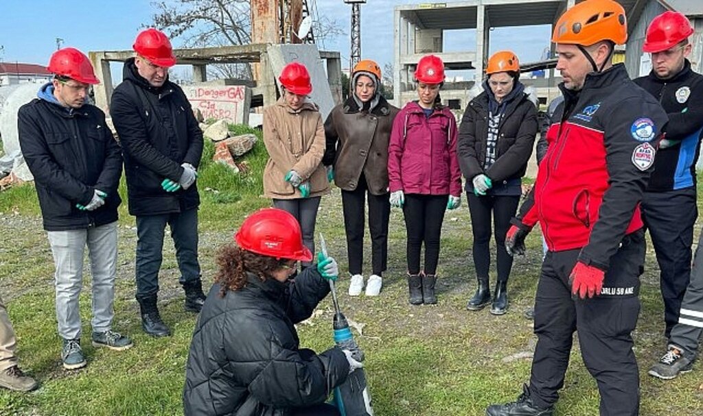 ÇORLU AKE'den Depremde Arama Kurtarma Eğitimi