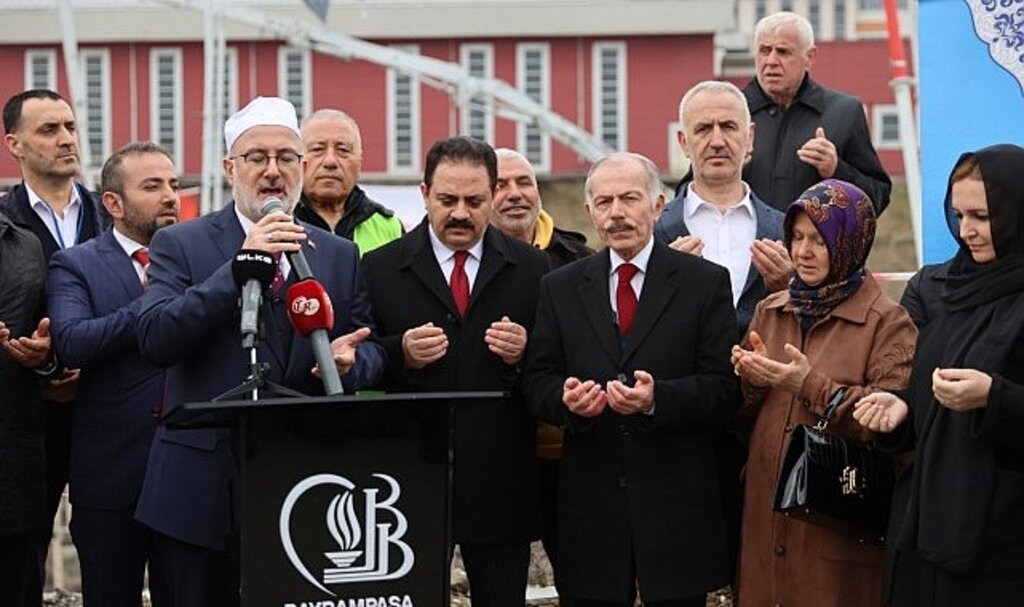 Kaptan Ahmet Erdoğan Camii'nin temeli Bayrampaşa'da dualarla atıldı
