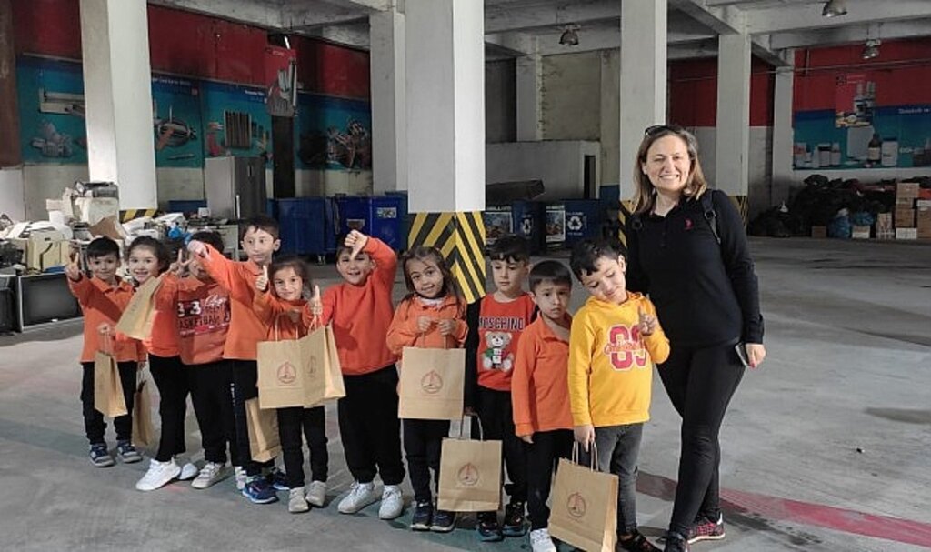 Karşıyaka'da yeni nesillere geri dönüşüm bilinci aşılanıyor