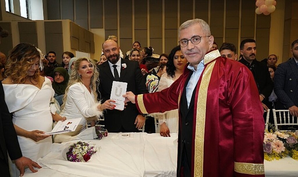 Üsküdar'da Roman Düğünü Coşkusu