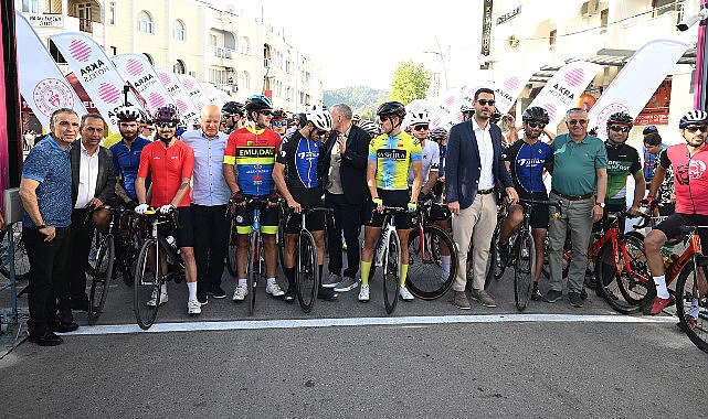 580 sporcu Kemer'de pedal çevirdi
