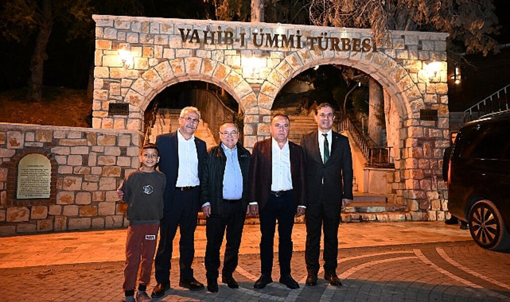 Başkan Böcek Kadir Gecesi'ni Elmalı'da geçirdi