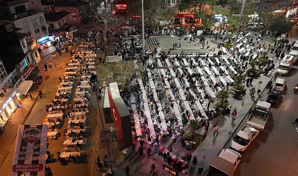 Burhaniyeliler Kadir Gecesi'nde İftarda Buluşcak