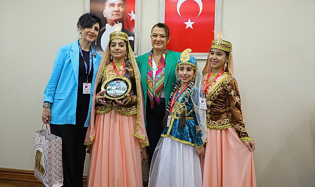 Dünya çocukları Antalya Büyükşehir Belediyesi'ni ziyaret etti