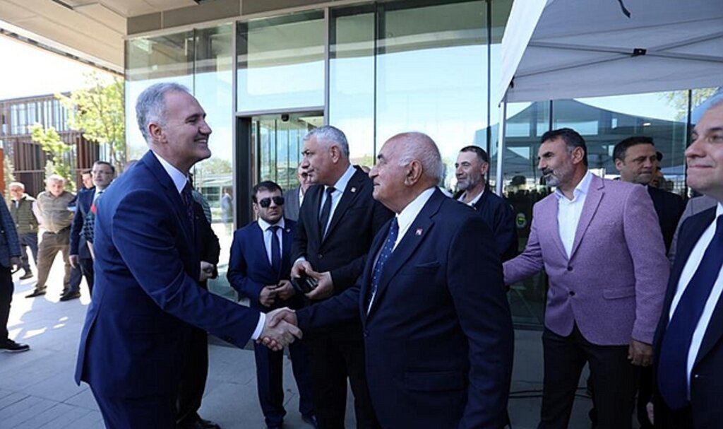 İnegöl'de Bayram Birlik Beraberlik Mesajlarıyla Başladı