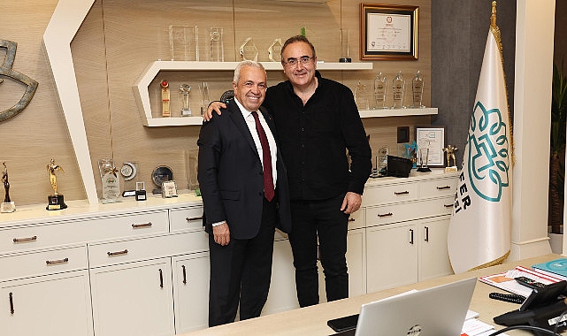 Sunay Akın Eczacılık Kültürü Müzesi'ni Başkan Özdemir'e anlattı