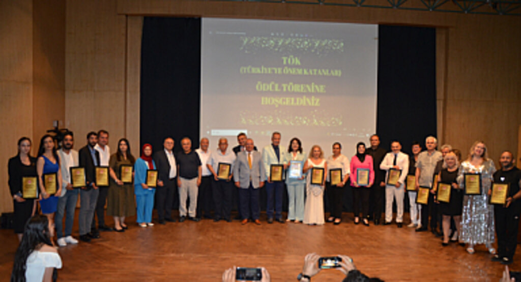 22.TÖK (TÜRKİYE’YE ÖNEM KATANLAR) ÖDÜL TÖRENİNDE BAŞKENT POSTASI GENEL KOORDİNATÖRÜ GAZETECİ MURAT GENÇ’E ÖDÜL
