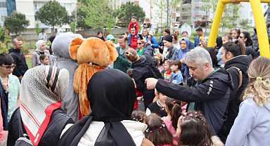 Atakent Mahallesi Muhtarı Recep Ali Yıldırım, Çocuklara 1 Mayıs Eğlencesi Düzenledi