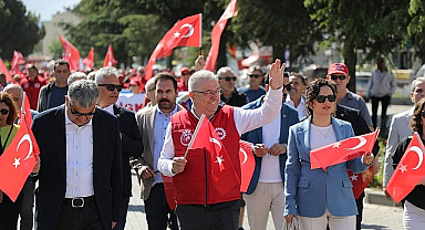 Başkan Mehmet Ertaş 1 Mayıs'ta işçilerle beraber yürüdü