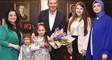 Minik Öğrencilerden Başkan Candal'a Sürpriz Ziyaret