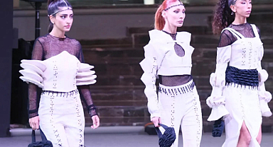 BURSA FASHION WEEK 2004 MERİNOS SANAYİ TEKSTİL MÜZESİNDE YAPILACAK.